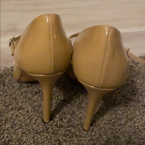 Classic Beautiful Neutral Heels - Picture 4 of 4
